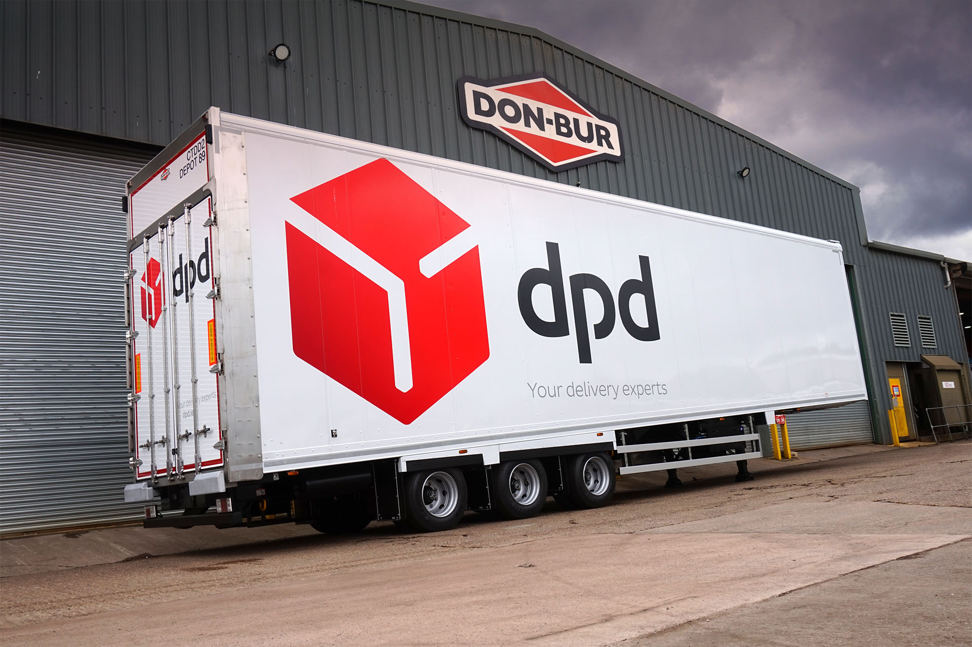 DPD Wedge Lifting Deck Trailer