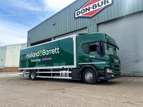 Holland And Barrett 18t Rigid Box Van + Retractable Tl OSF