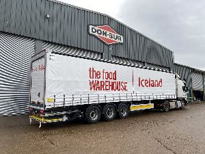 Iceland curtainsided trailer